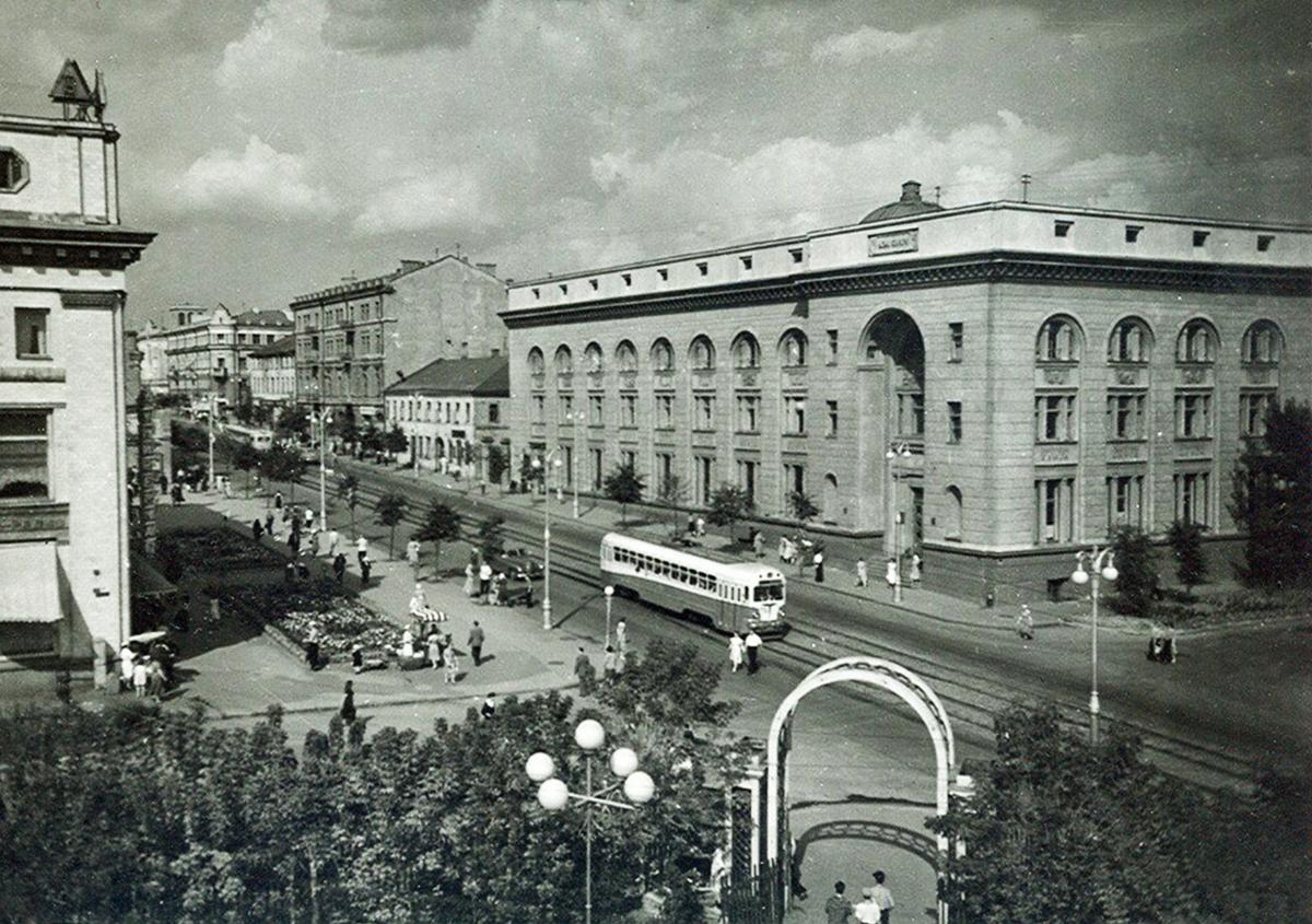 1956 г.